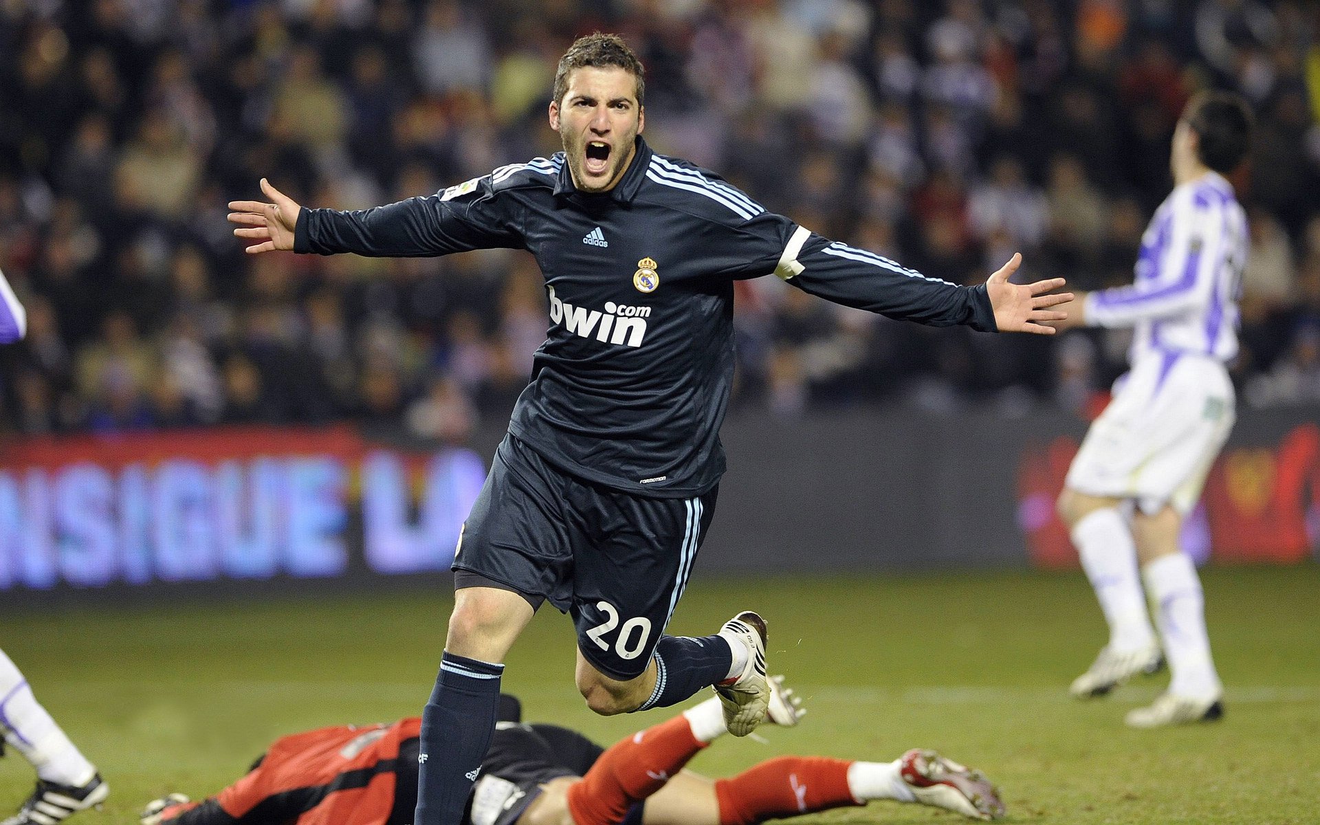 “多项足球基础设施项目赢得社会关注”,足球建设