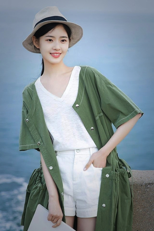 开云app下载-伊朗马术协会授予阿里·巴赫蒂亚里“年度最佳障碍赛骑手”称号。