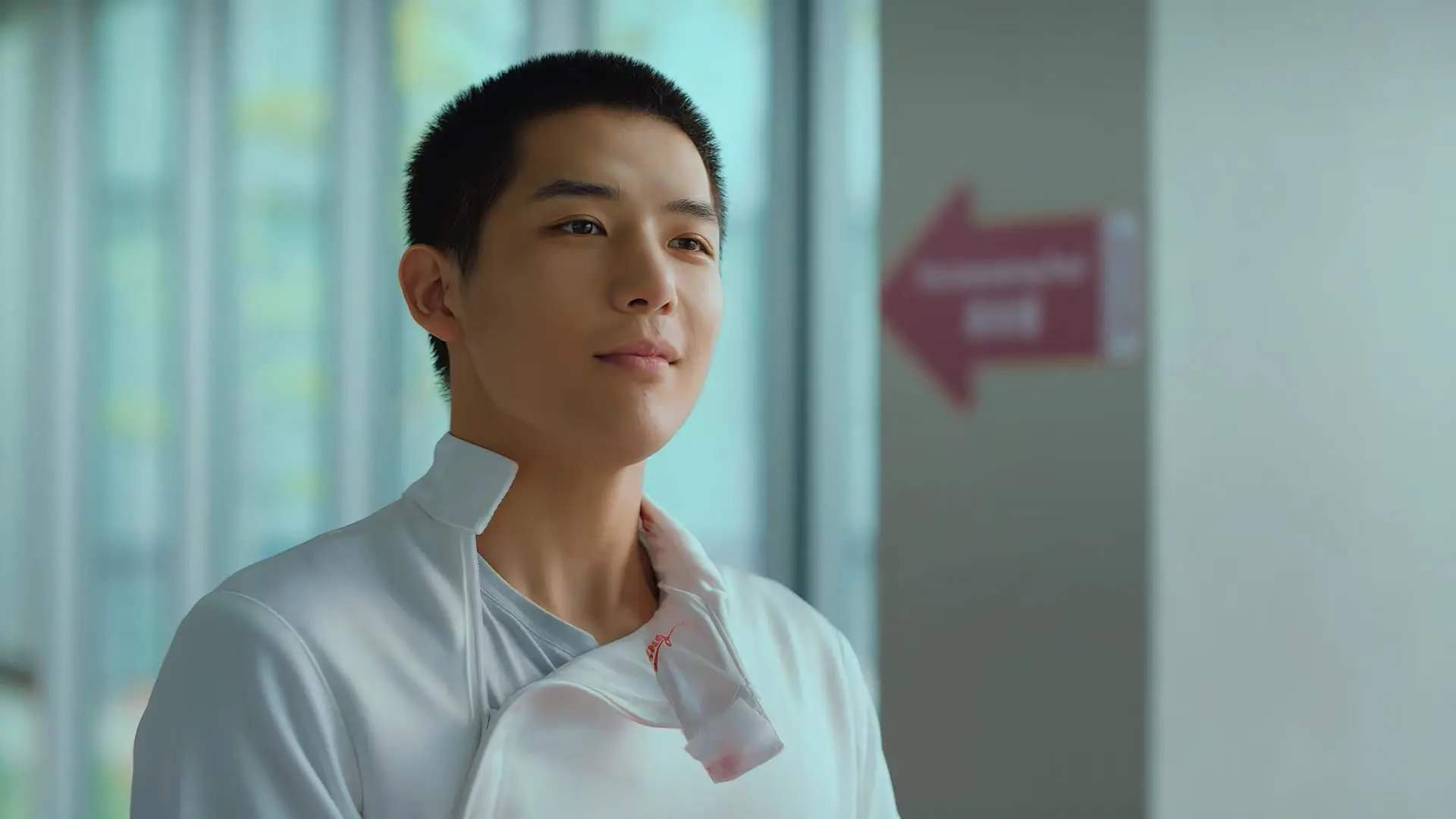 瑞士女足球员雪地铲球太猛,把对手铲进雪堆,瑞士女足国脚