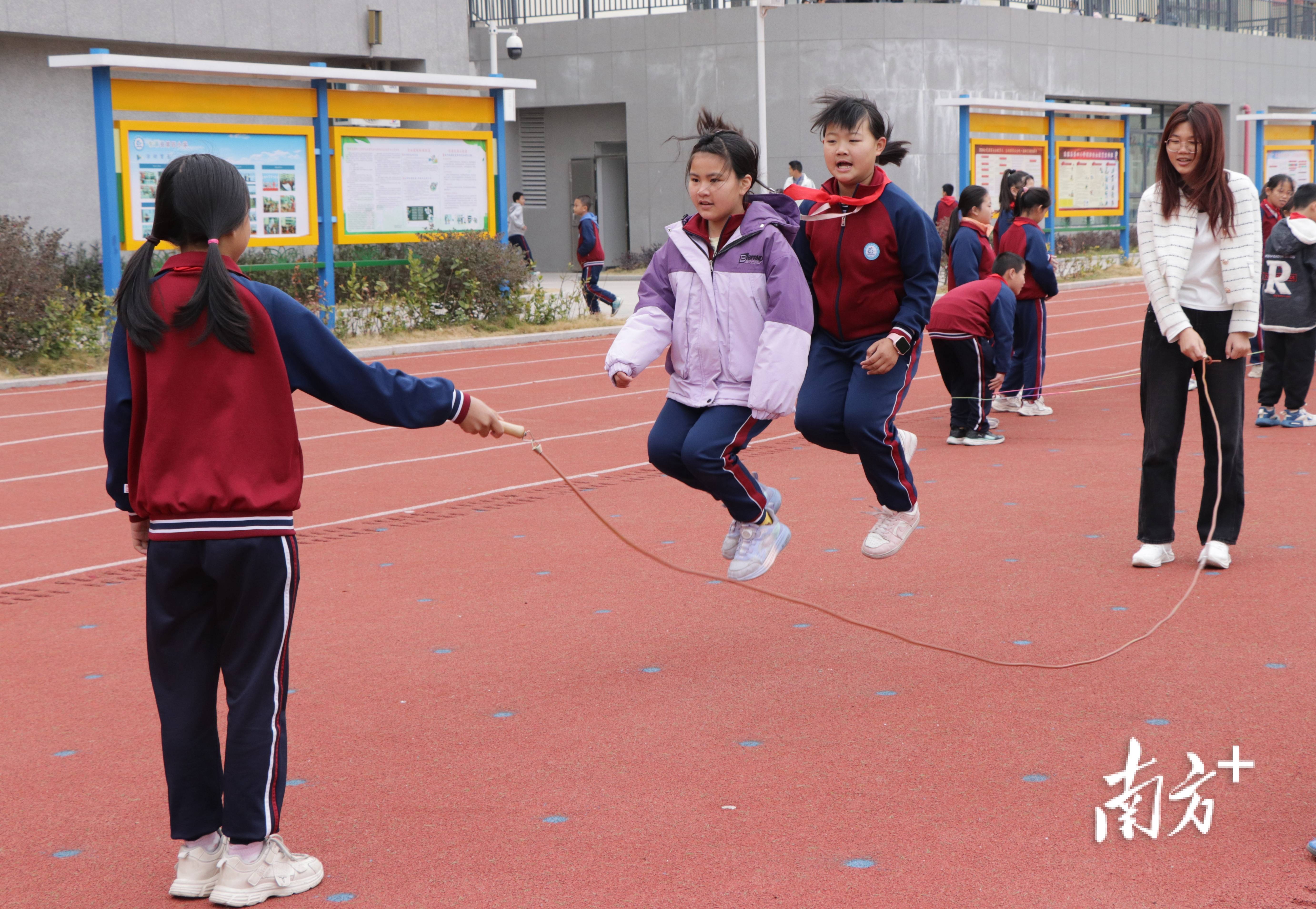 包含体育活动的魅力：从校园到社区的传承的词条
