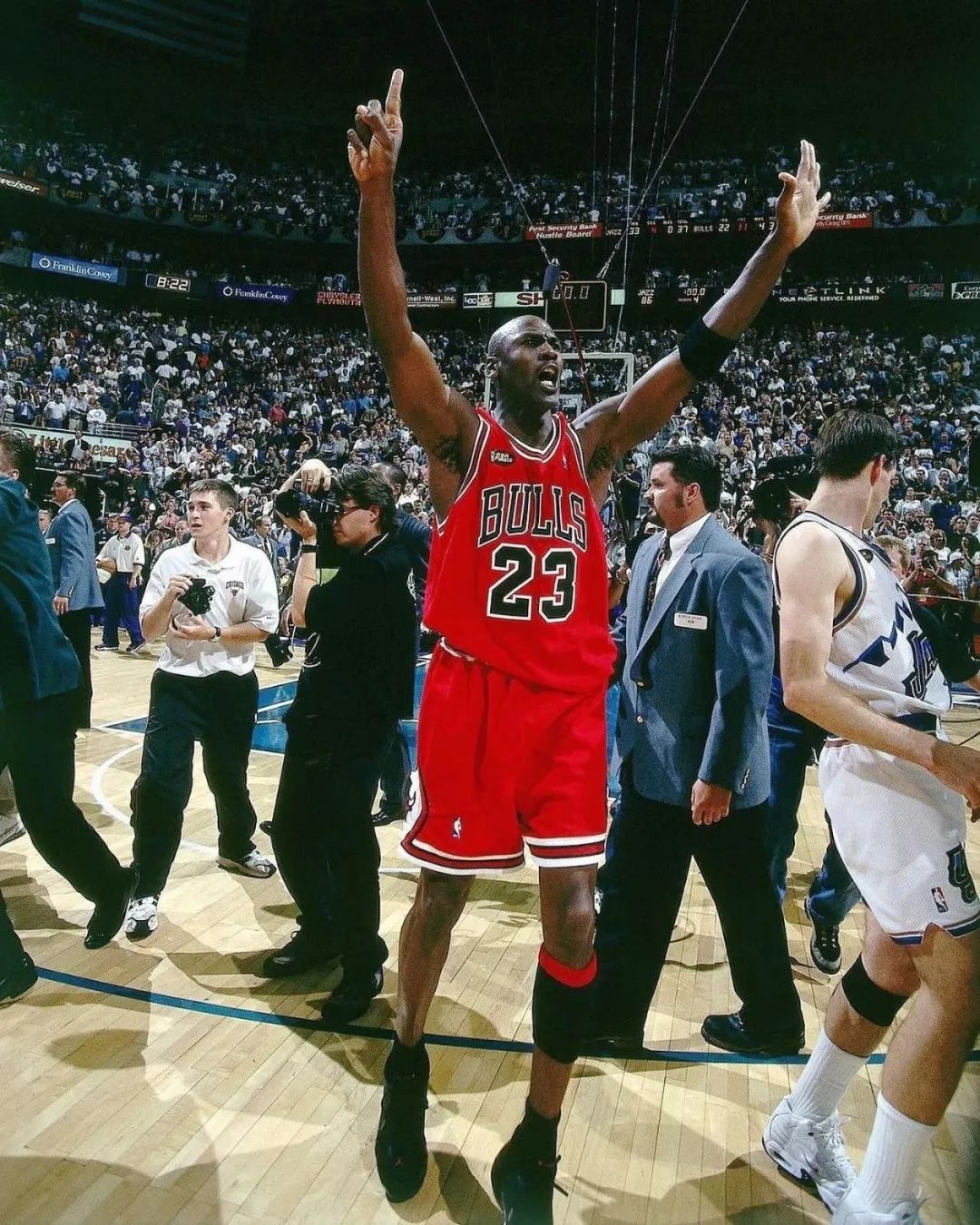 包含小球时代的到来:NBA战术的重大转变的词条 包含小球时代的到来:NBA战术的重大转变的词条