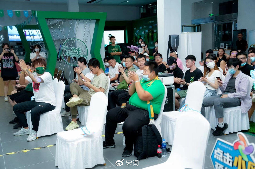 各大比赛中的现场互动与球迷参与 各大比赛中的现场互动与球迷参与