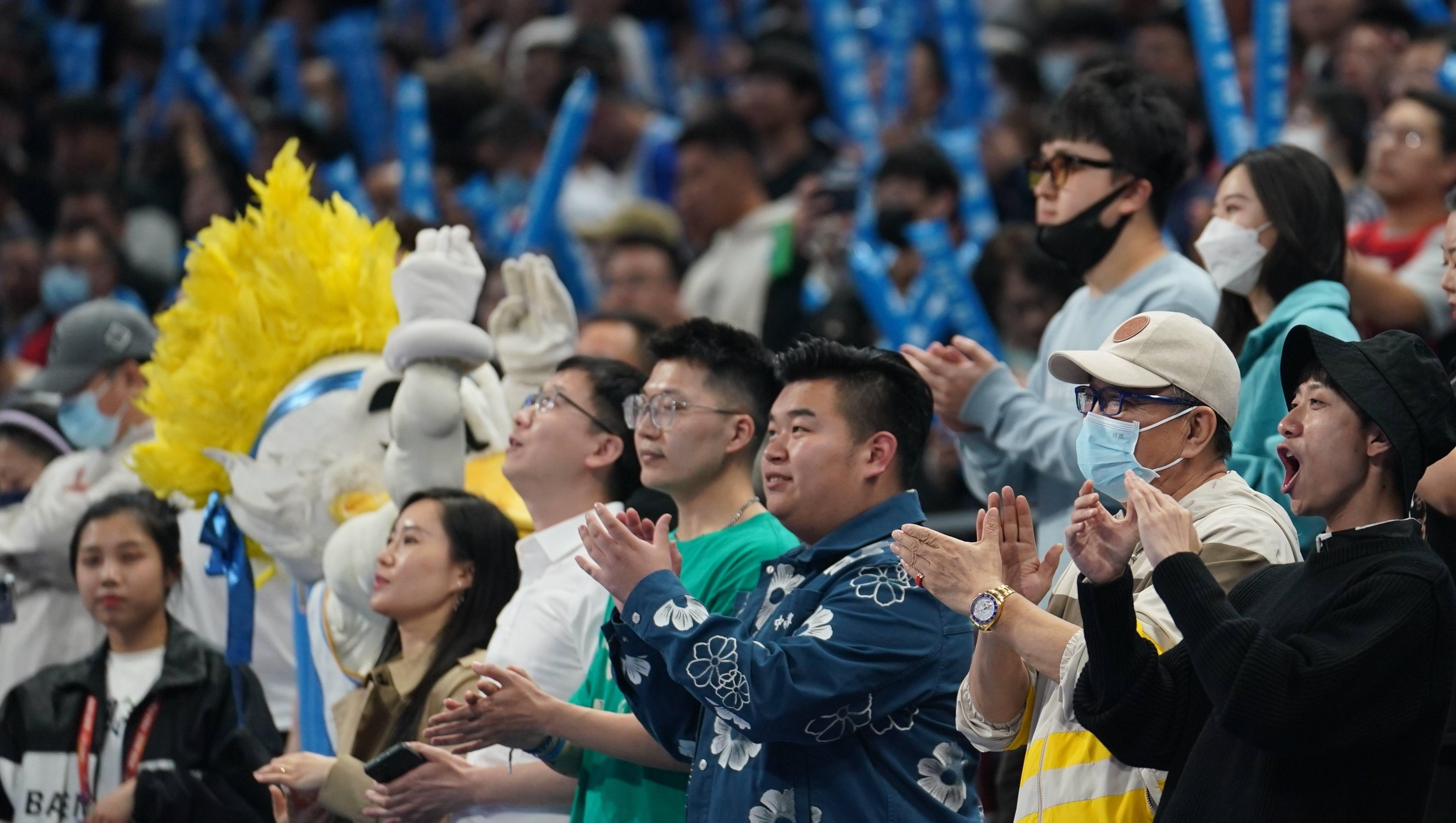 各大比赛中的现场互动与球迷参与 各大比赛中的现场互动与球迷参与