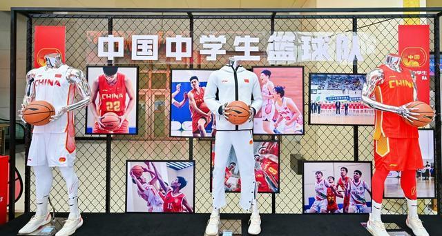 青少年篮球赛：年轻球员的梦想启航的简单介绍