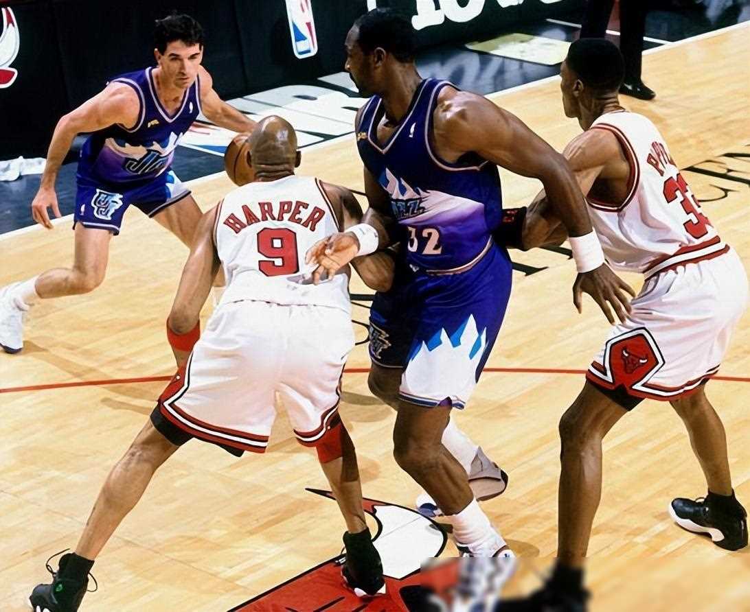 包含NBA中国赛已成历史，回顾精彩瞬间的词条